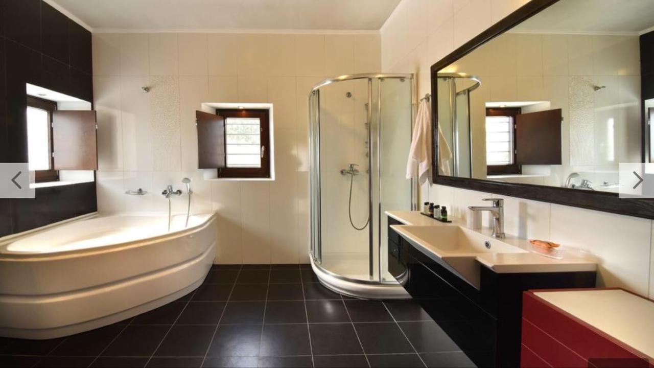 Harmony Luxury Private Villa Fira (Santorini)