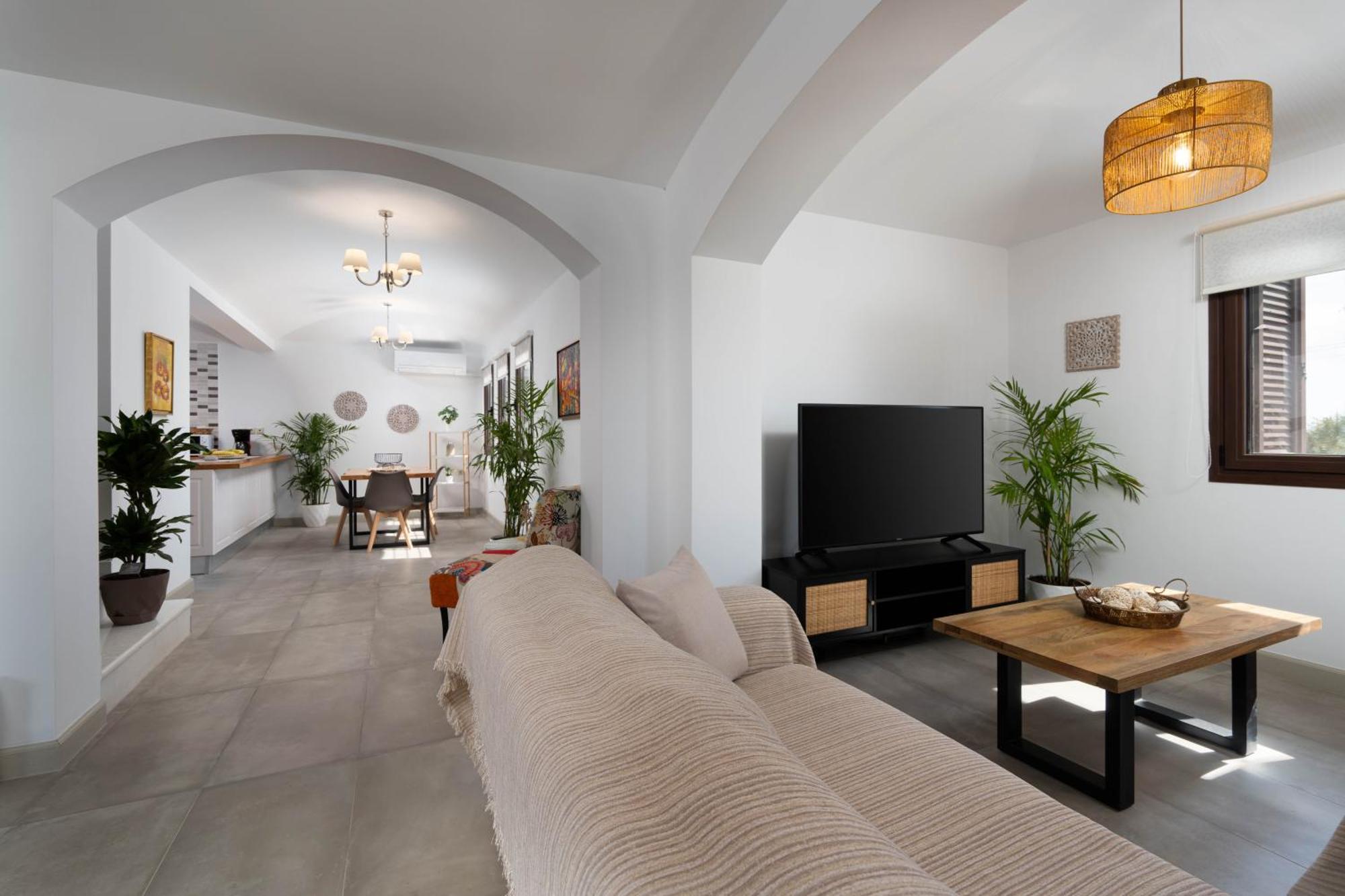 Harmony Luxury Private Villa Fira (Santorini)