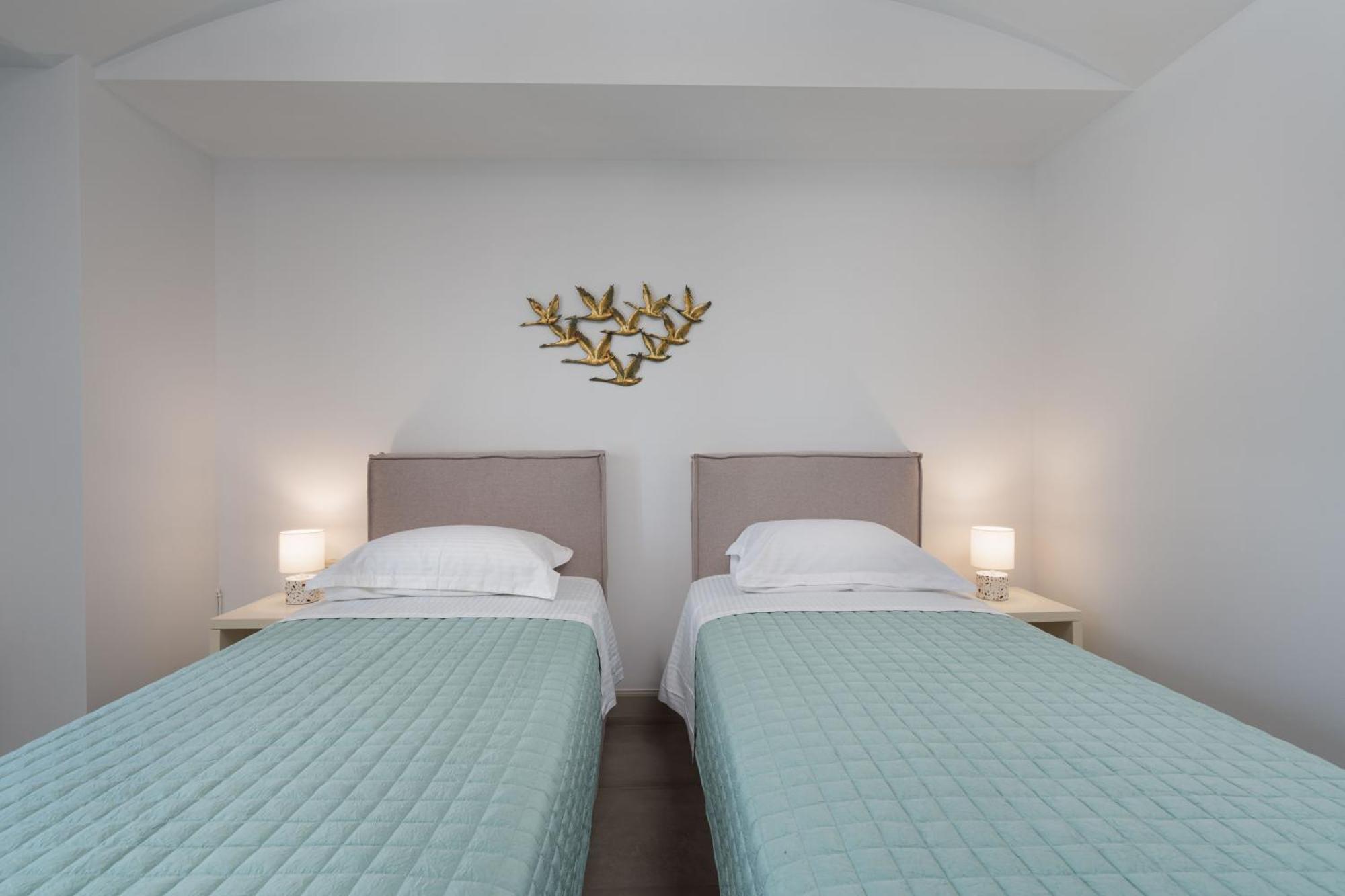 Harmony Luxury Private Villa Fira (Santorini)